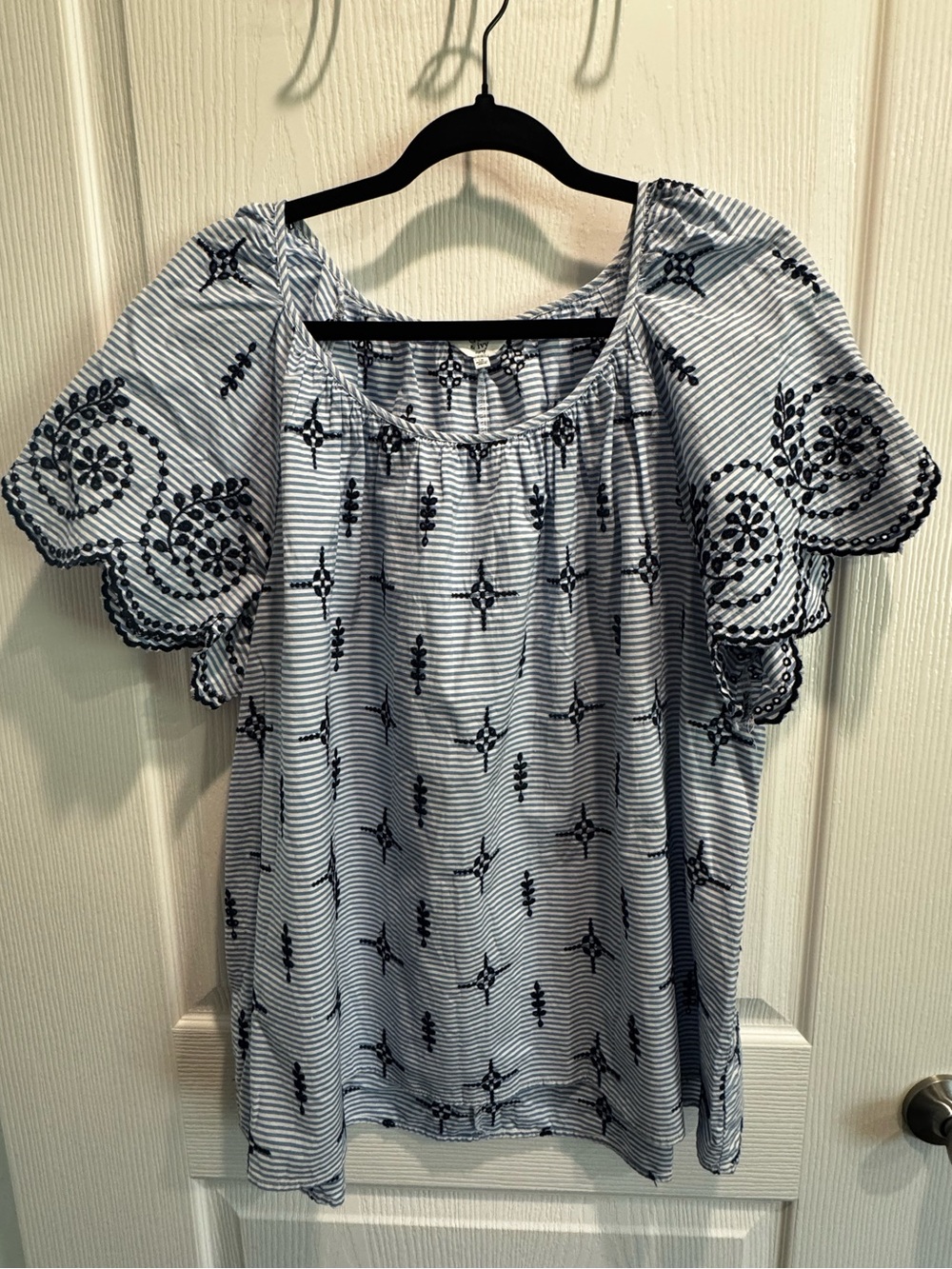 Crown & Ivy Curvy 1X Blue Striped Embroidered Flutter Sleeve Blouse - EUC
